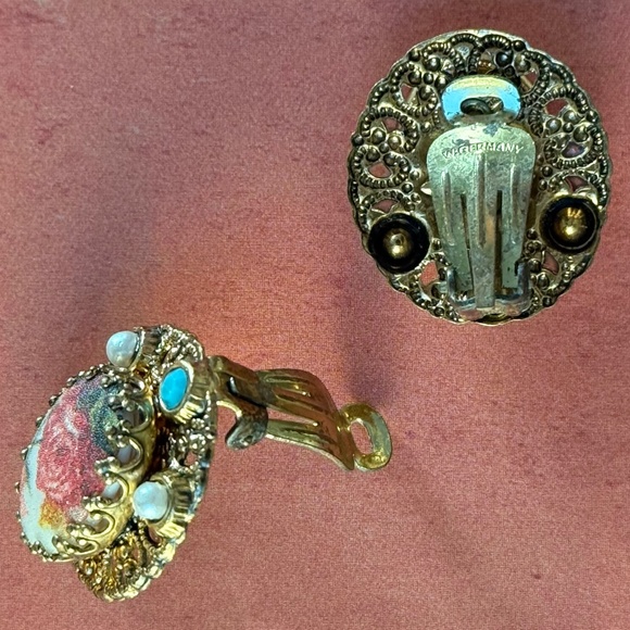 VINTAGE WEST GERMANY Clip Earrings Oval Floral Pronged Filigree Beads Gold - Picture 3 of 5